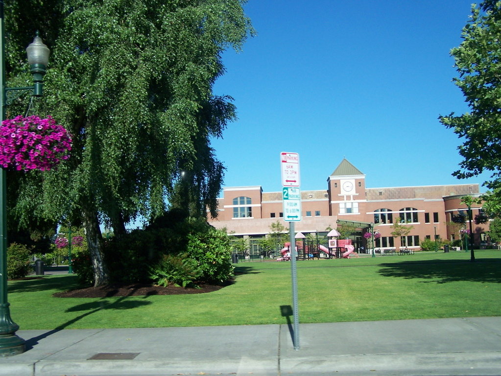 Puyallup, WA: Pioneer Park and Library - Civic Center of Puyallup 2006