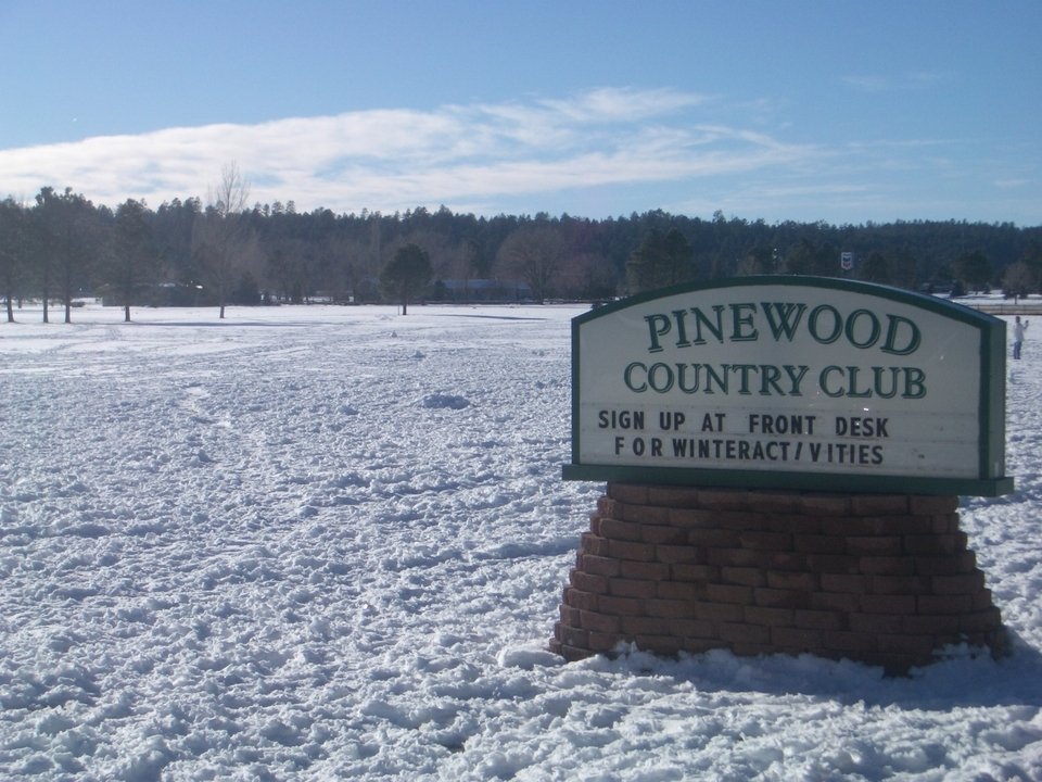 Munds Park, AZ: Pinewood Country Club with Snow