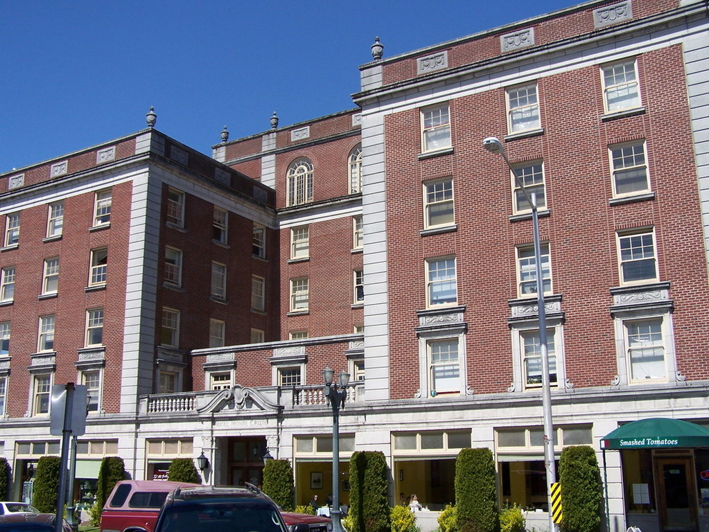 Everett, WA: Historic hotel turned apartments - Downtown Everett