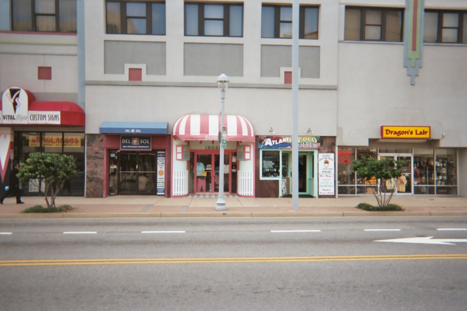 Virginia Beach, VA: Shops Along Atliantic Avenue