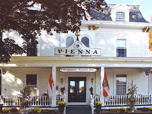 Southbridge, MA: Vienna Restaurant & Inn located on Upper Main Street