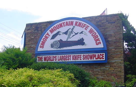 Sevierville, TN: Sevierville: Smoky Mountain Knifeworks on the parkway