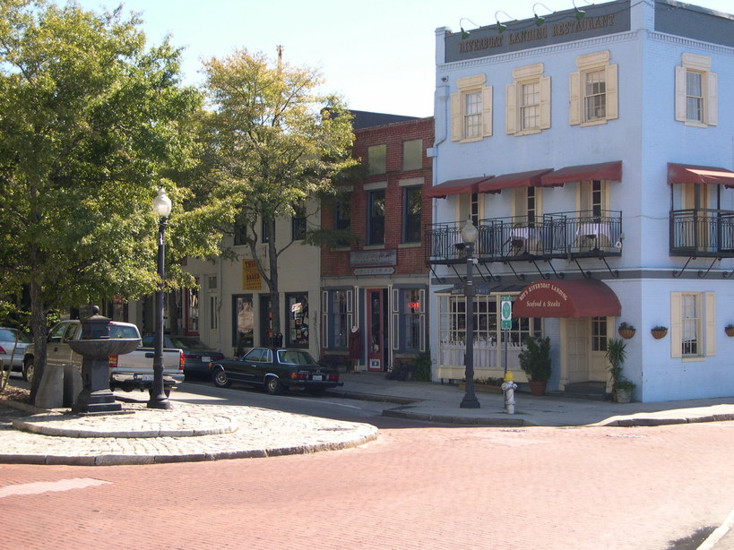 Wilmington, NC: water street shops
