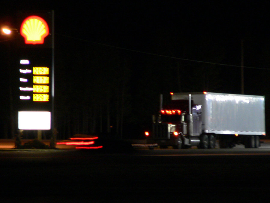 Manistique, MI: Shell station on Route 2 at night