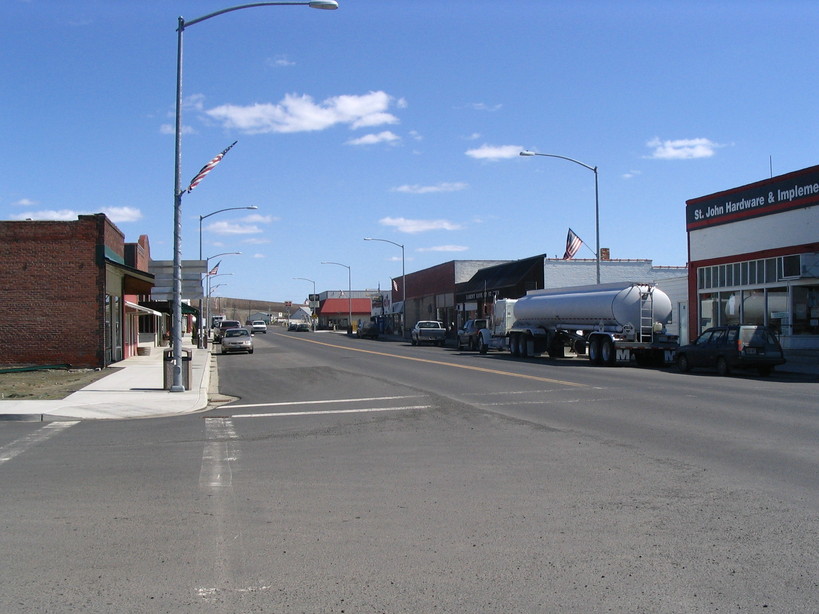 St. John, WA: Sunny Front Street