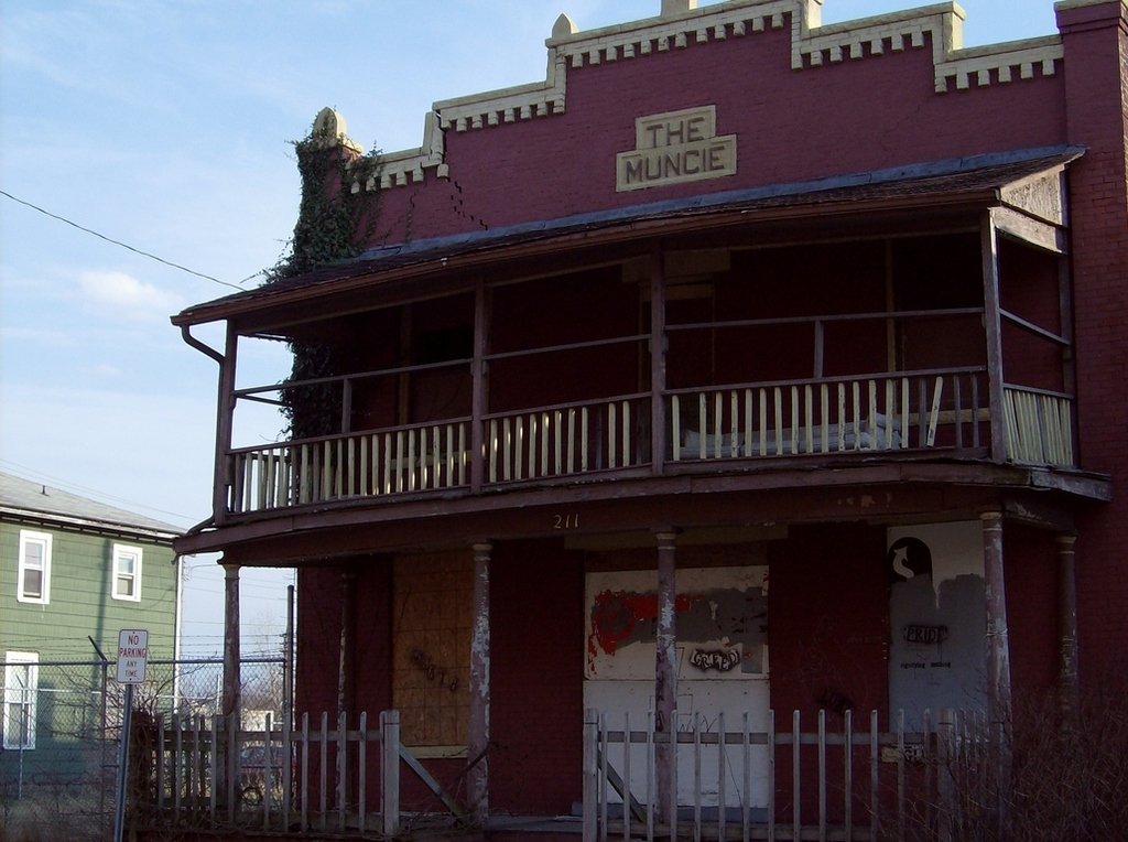 Muncie, IN: run down muncie hotel