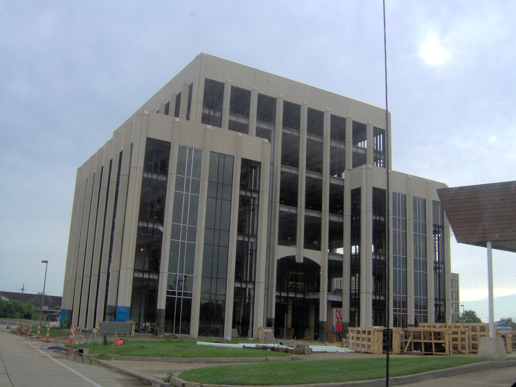 Alexandria, LA: The Centre - office building under construction