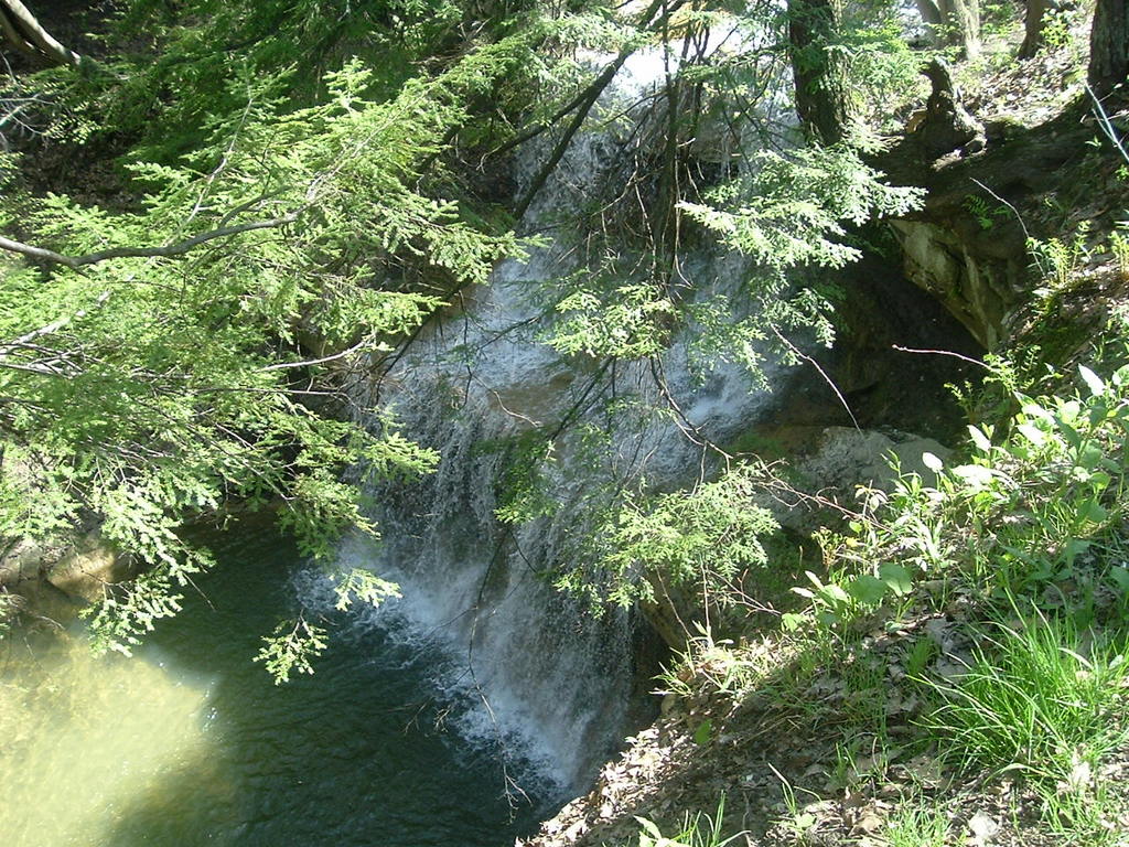 Poland, OH: Waterfall just outside Poland-about two miles east