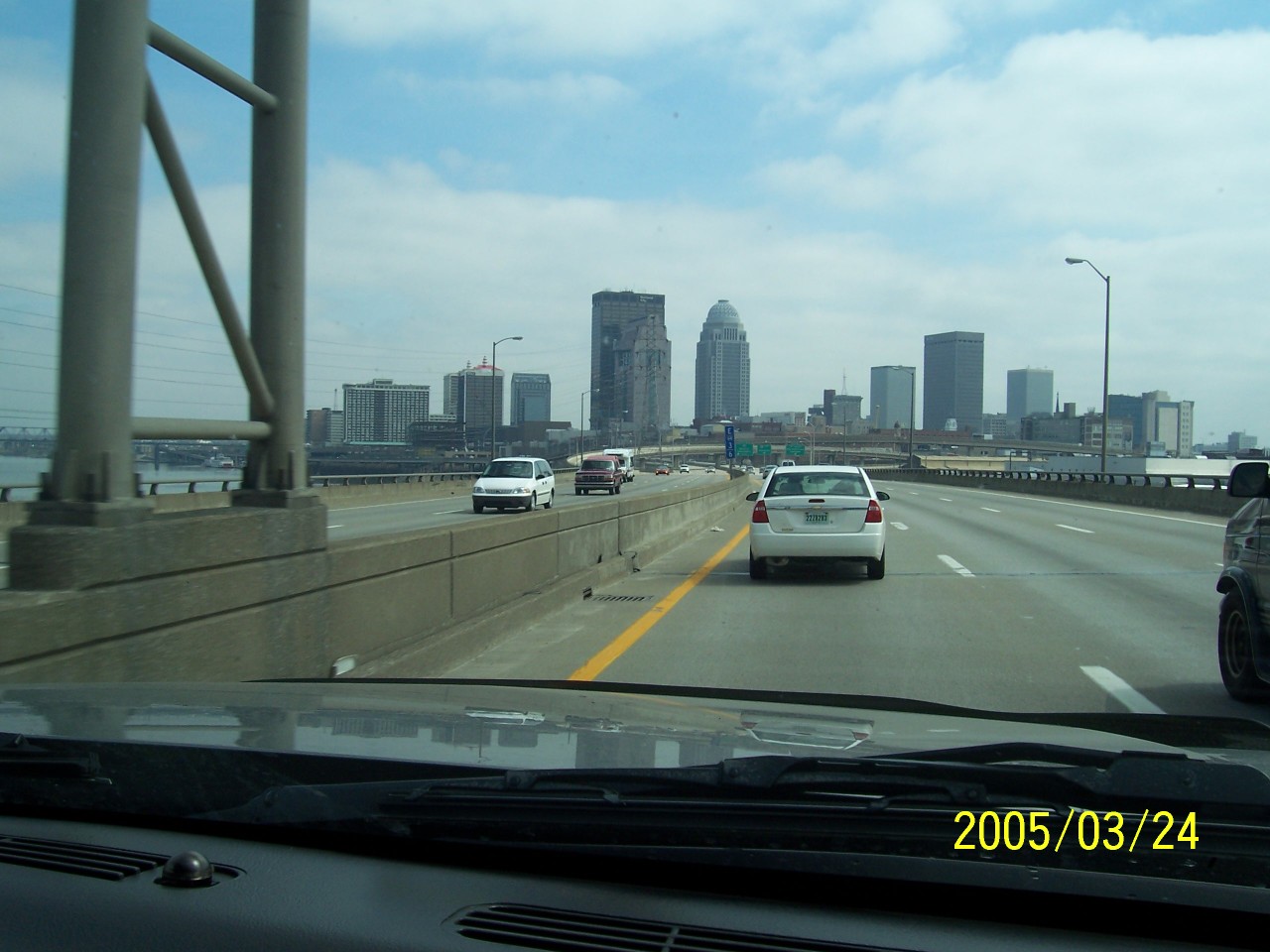 Louisville, KY: view driving 64-e
