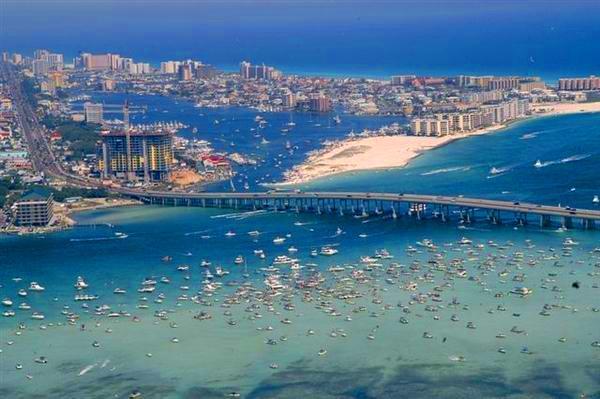 Destin, FL: City of Destin viewed from Destin Brige, which connects Fort Walton Beach, Florida to Destin, Florida