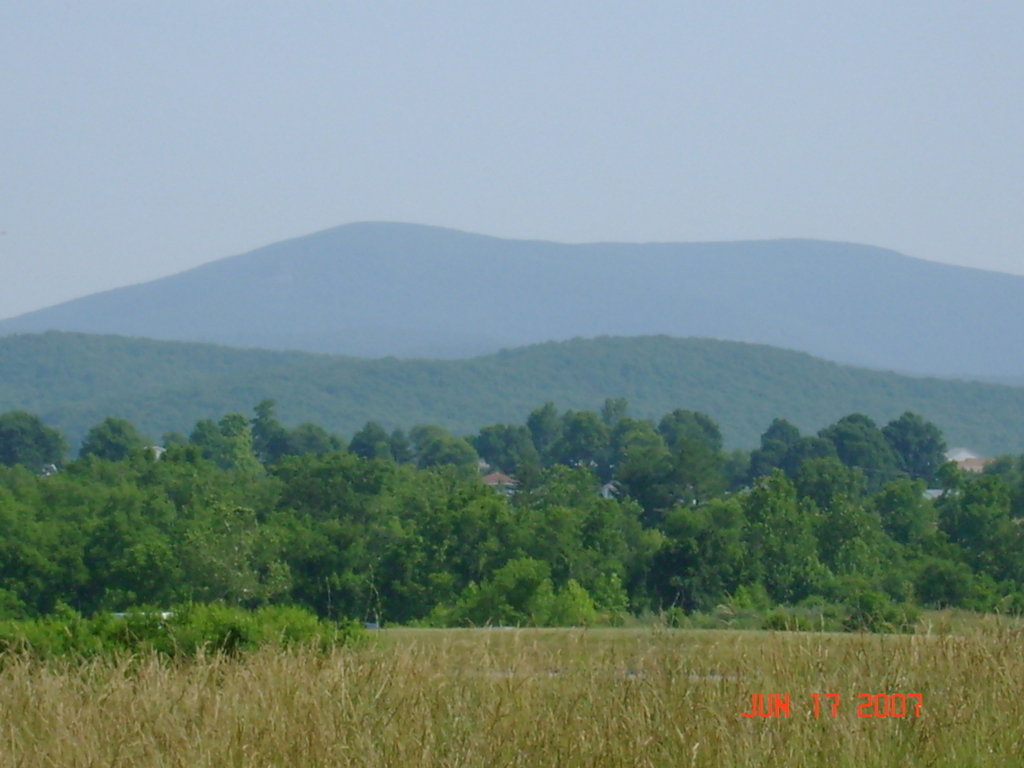Waynesboro, VA: Looking at the mountains from Waynesboro VA