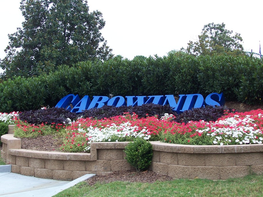 Charlotte, NC: Charlotte: Carowinds theme park - front entrance