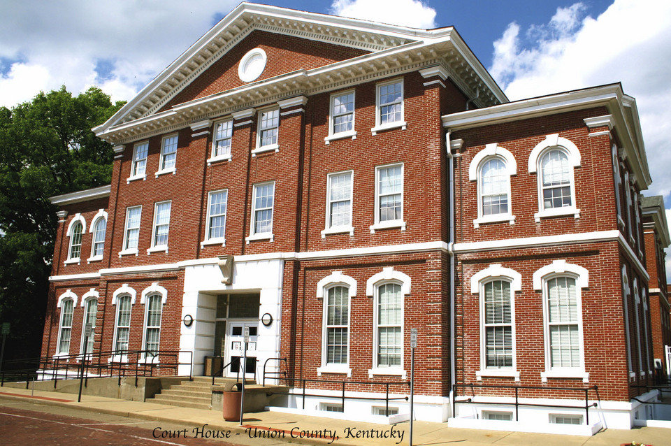 Morganfield, KY: Court House - Morganfield, KY