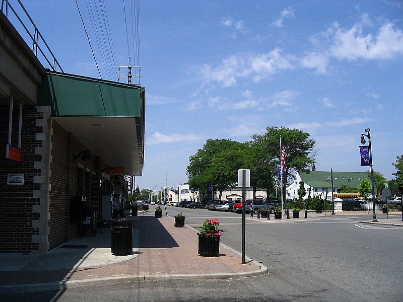Rockville Centre, NY: LIRR Railroad Station, looking west on Front Street