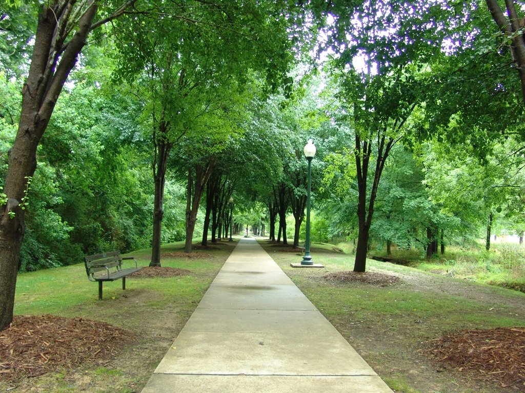 West Point, MS: Walkway around the city