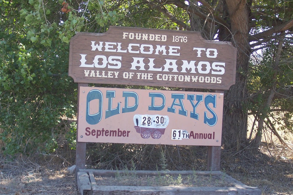 Los Alamos, CA: Welcome sign