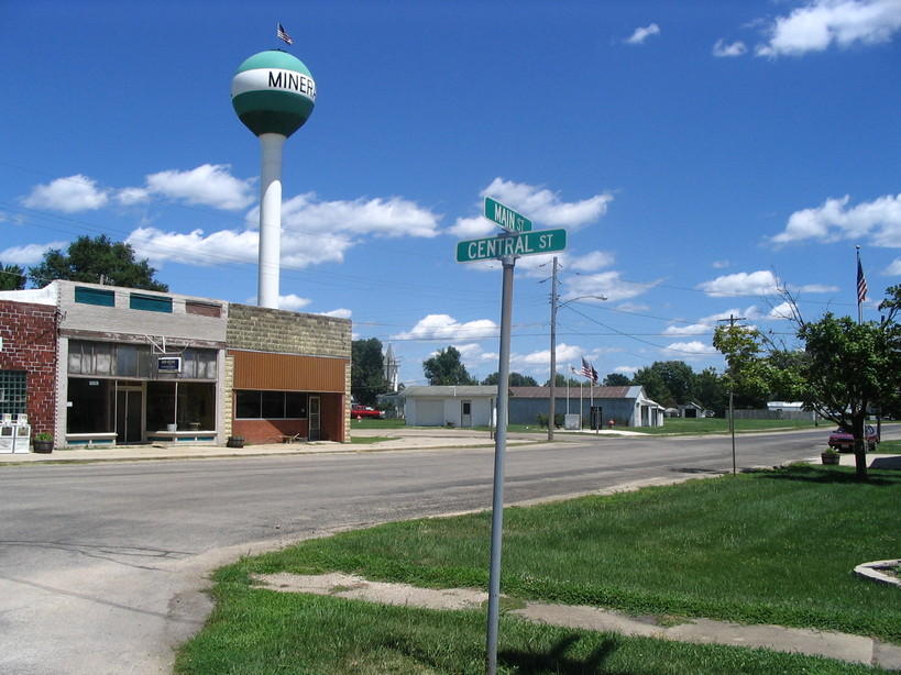 Mineral, IL: Downtown and water tower