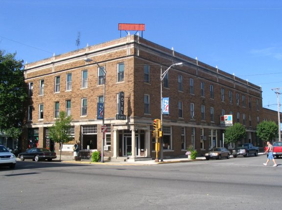 Auburn, IN: An old hotel