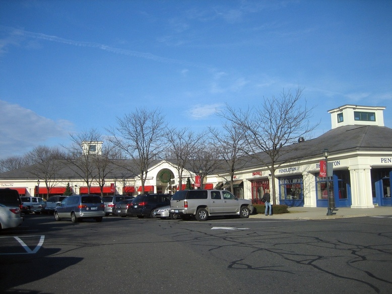 Glastonbury, CT: Somerset Square