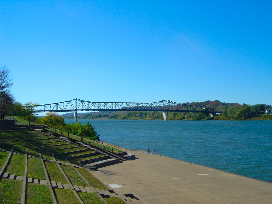 Huntington, WV: Looking out over the Ohio River