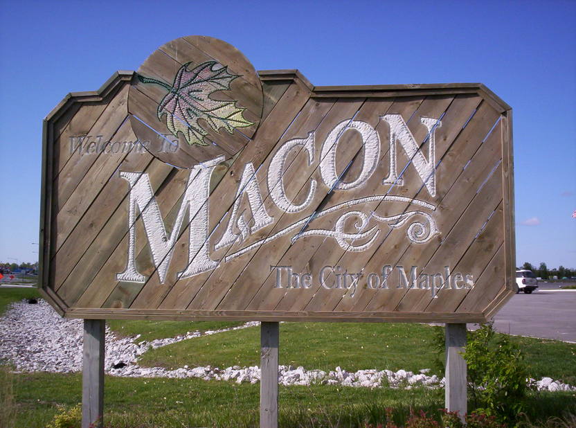 Macon, MO: Macon City Limit Sign