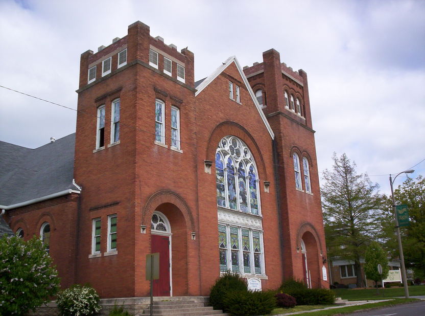 Macon, MO: Macon church.