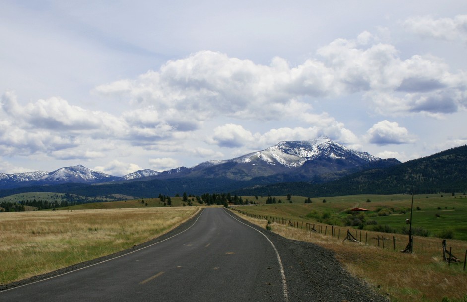 Prairie City, OR: Heading south into the Strawberry Mtns...
