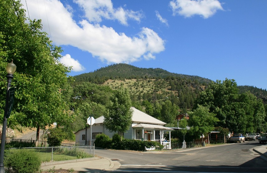 Canyon City, OR: Residential Street...