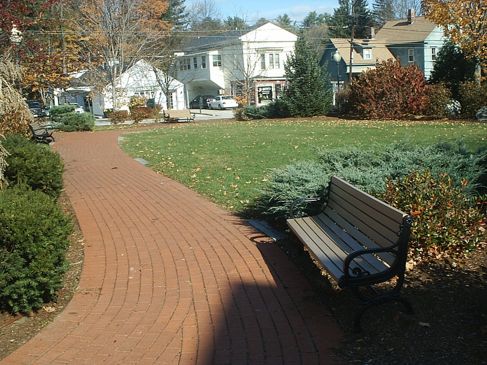 Goffstown, NH: Town Common Park pathway
