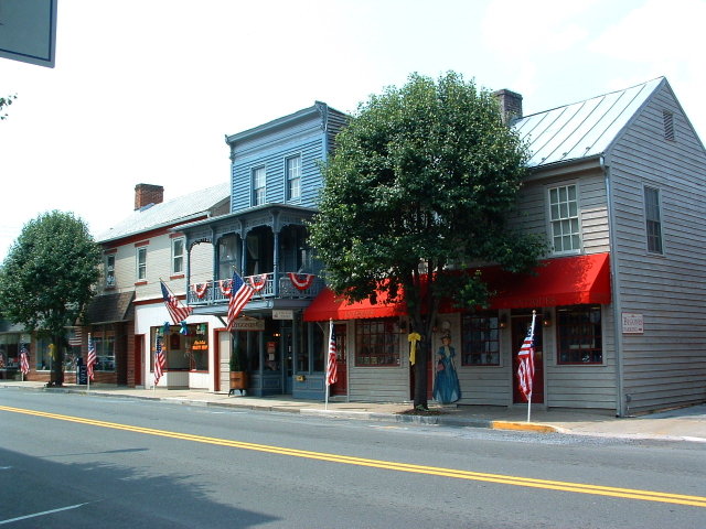 Strasburg, VA: Businesses along King Street.