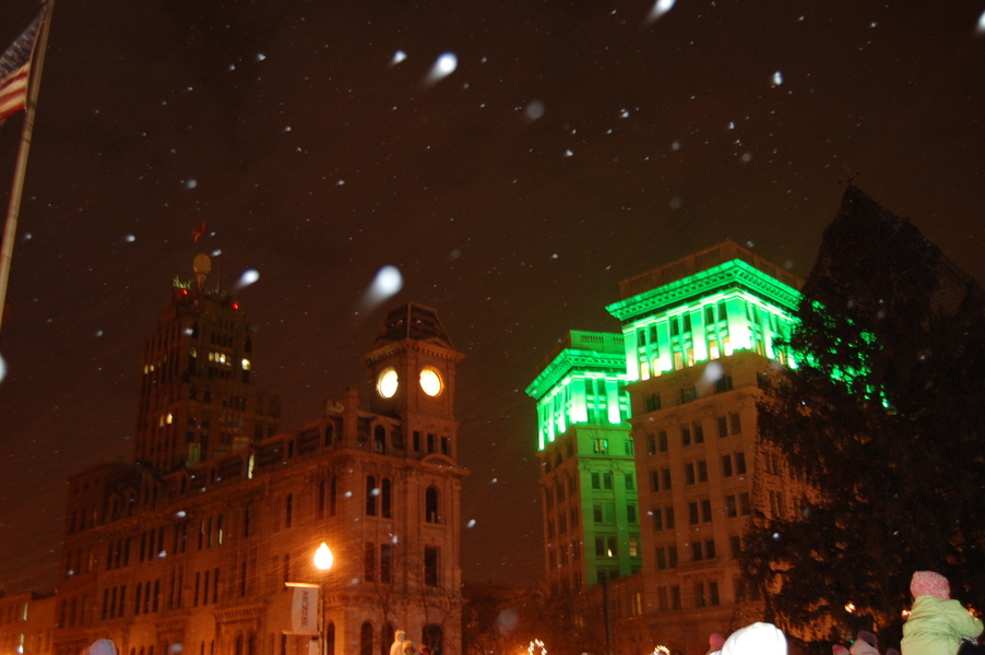 Syracuse, NY: Early November snowfall in Clinton Square