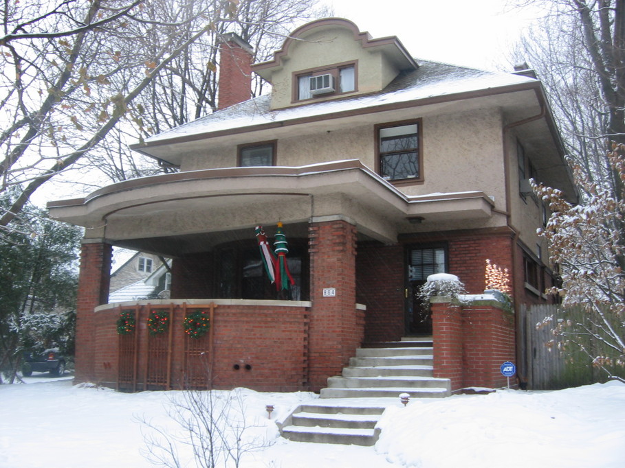 Evanston, IL: Elegant Sheridan Road Home in Southeast Evanston