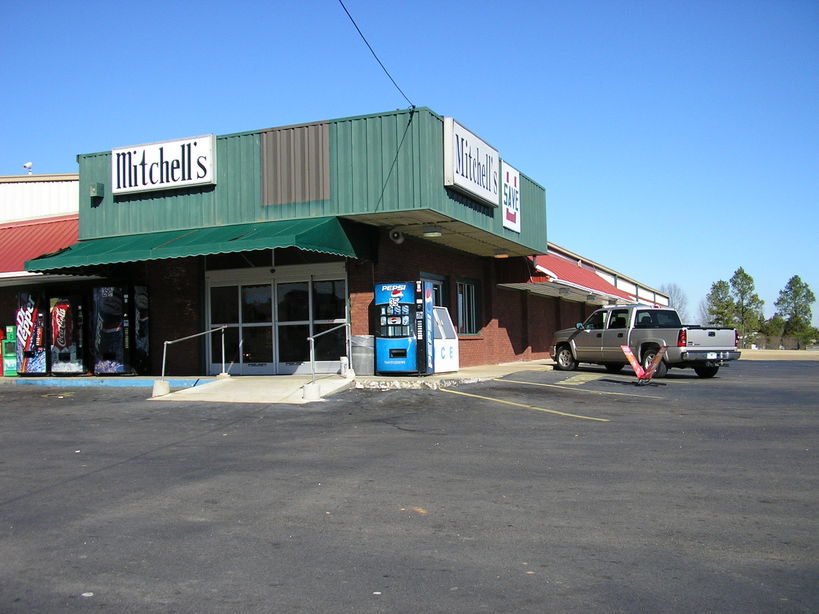 Guntown, MS: Mitchell's Gro. Store