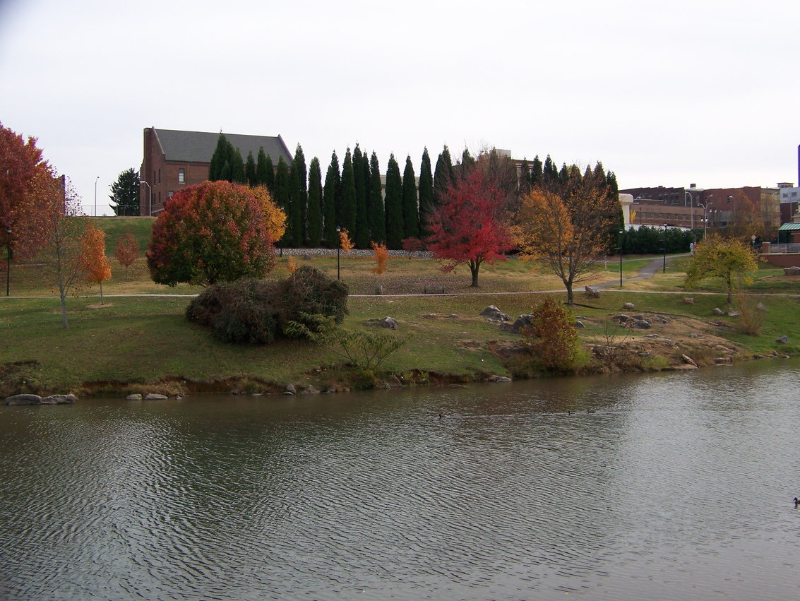 Maryville, TN: Downtown park next to library