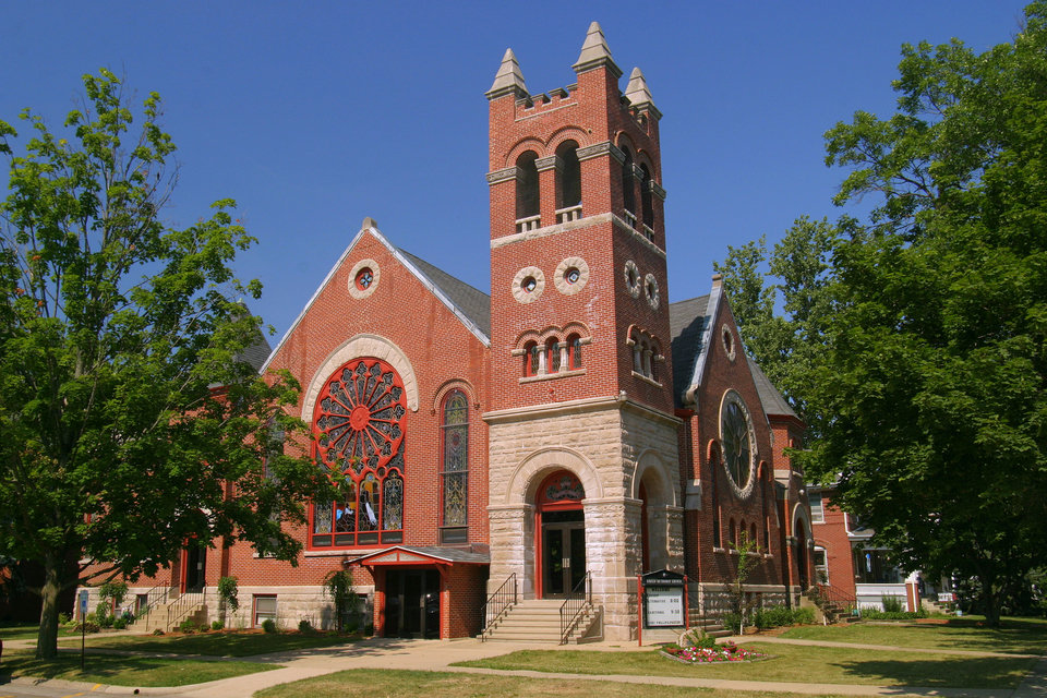 Paxton, IL: One of many churches, the United Methodist, at Center and Taft.