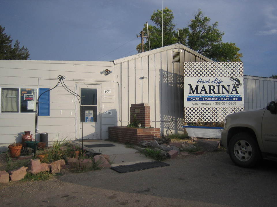 Trenton, NE: Trenton NE Marina Cafe