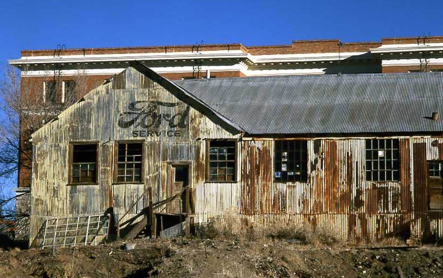 Goldfield, NV: Old Ford Garage, Goldfield Hotel in background