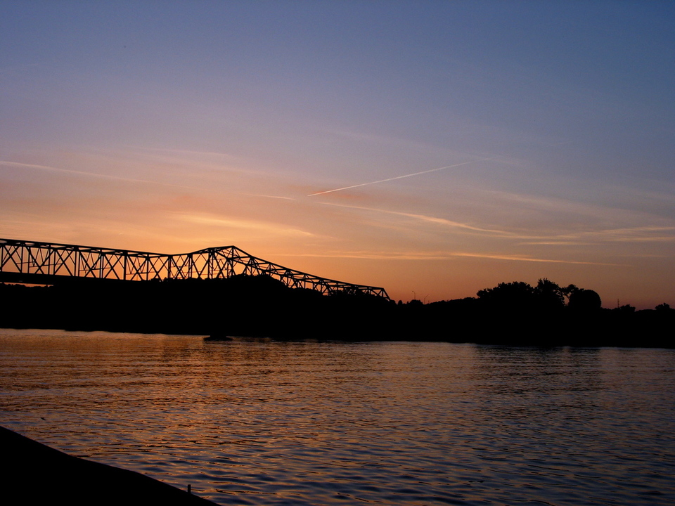 Huntington, WV: Sunset on the Ohio River from Harris Riverfront Park