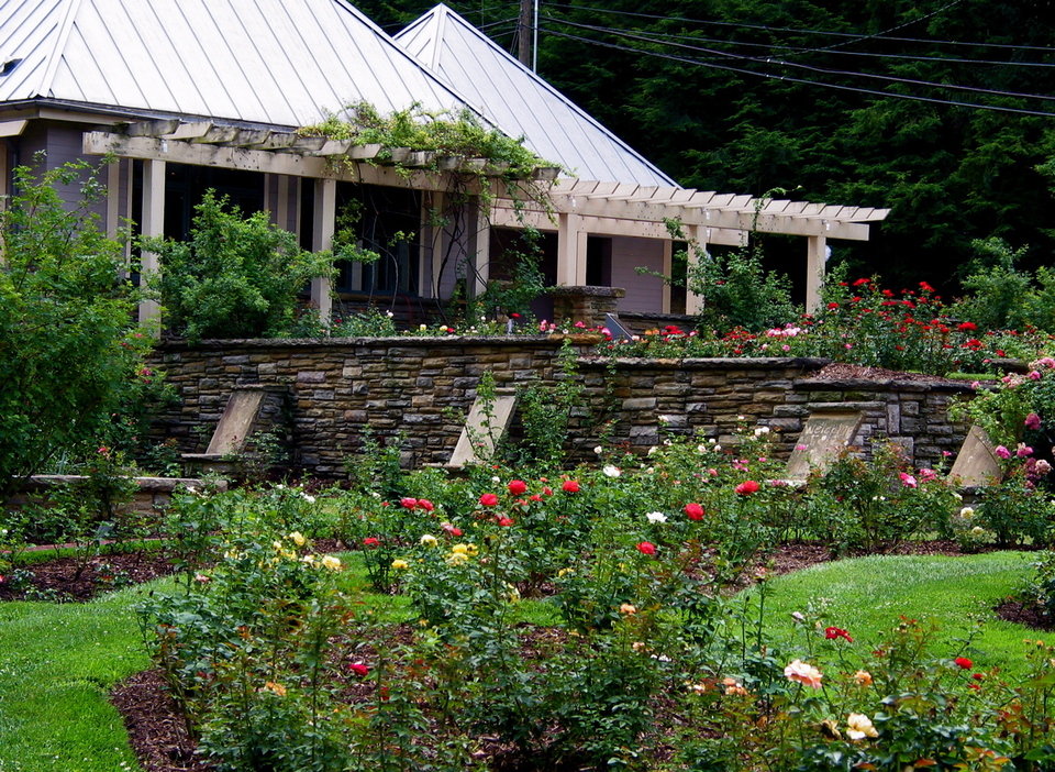 Huntington, WV: Room with a View at the Rose Garden