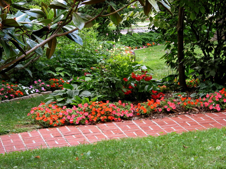 Huntington, WV: Flower Garden in Huntington