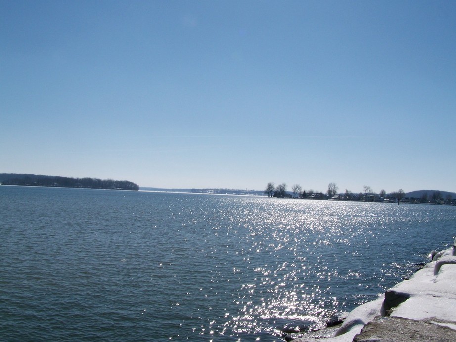 Sodus Point, NY: taken from lighthouse pier looking south 2/24/08