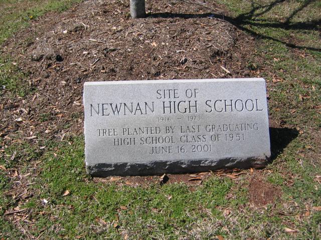 Newnan, GA: Old Newnan High School monument