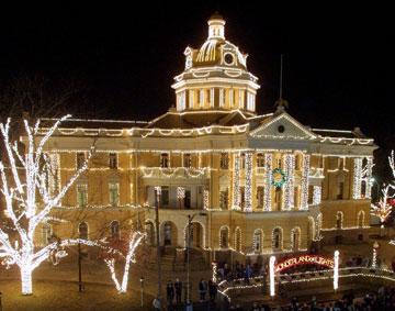 Marshall, TX: marshall court house in wonderland of lights