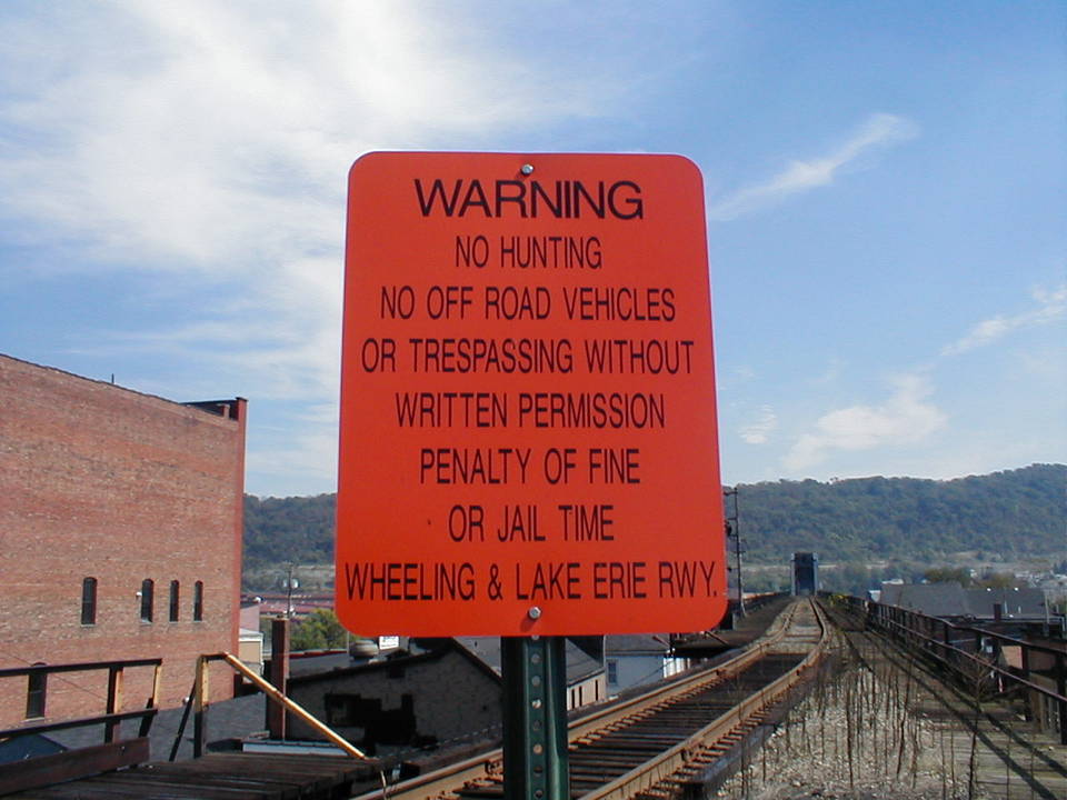 Bellaire, OH: Warning Sign A Top The Train Bridge