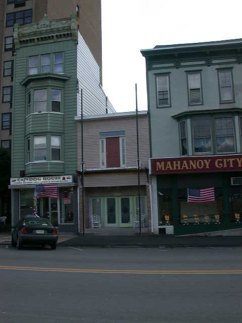Mahanoy City, PA: C & J's Dog House, Center Street