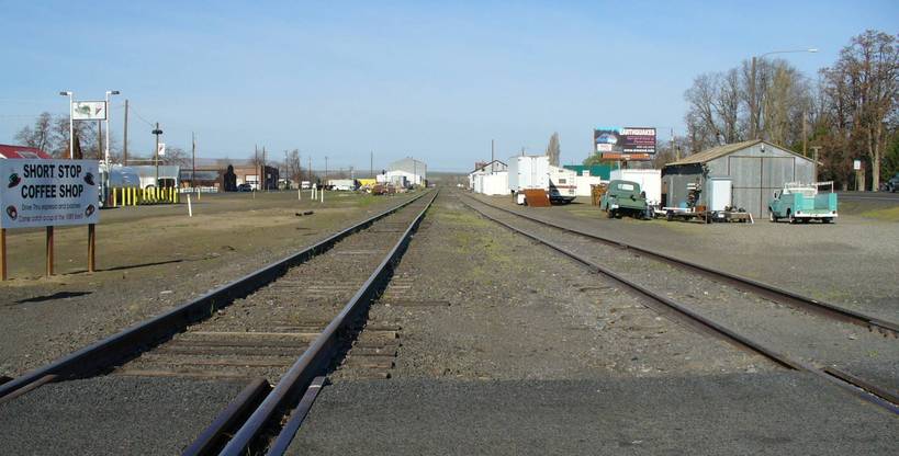 Touchet, WA: Railroad track through Touchet