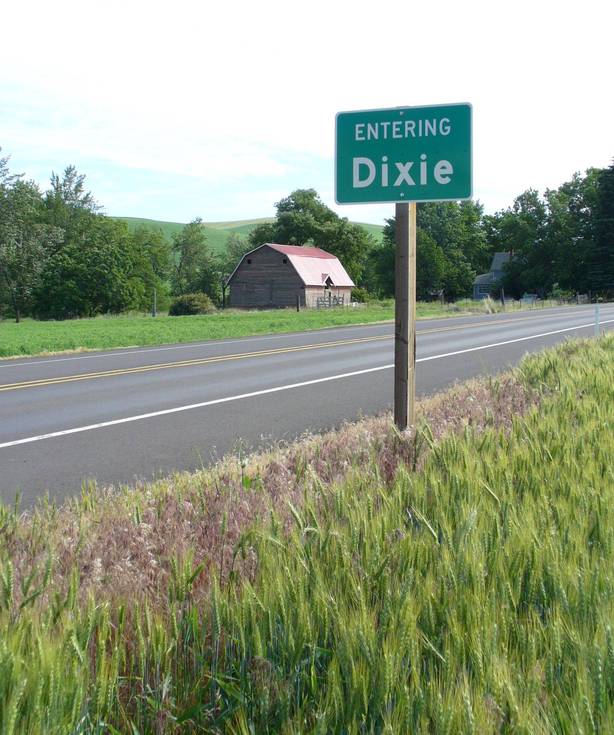 Dixie, WA: Entering Dixie sign with barn