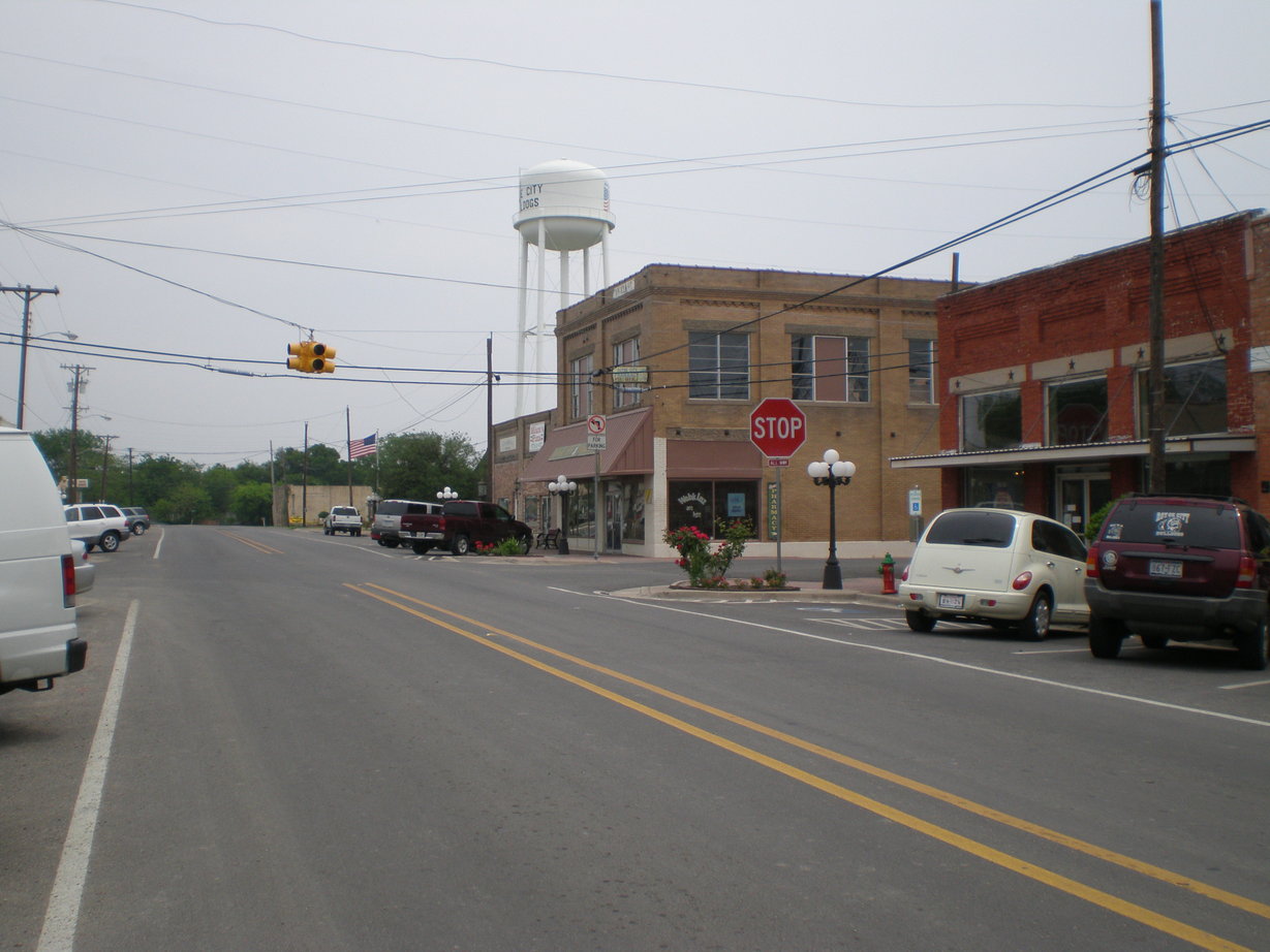Royse City, TX: Looking east while standing in the center of town. Route 66