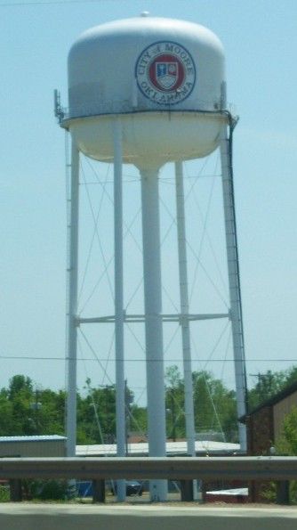 Moore, OK: Water Tower