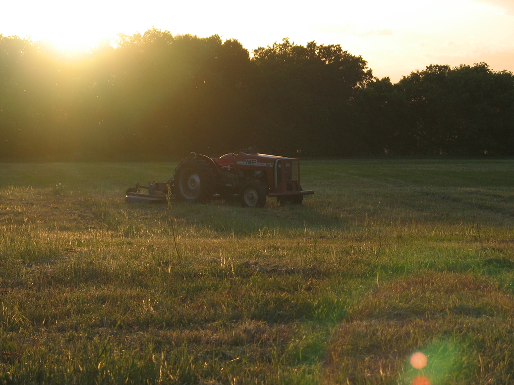 Aubrey, TX: Tractor wating to work